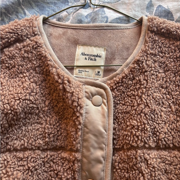 Abercrombie & Fitch Tan Sherpa Vest - Picture 2 of 2